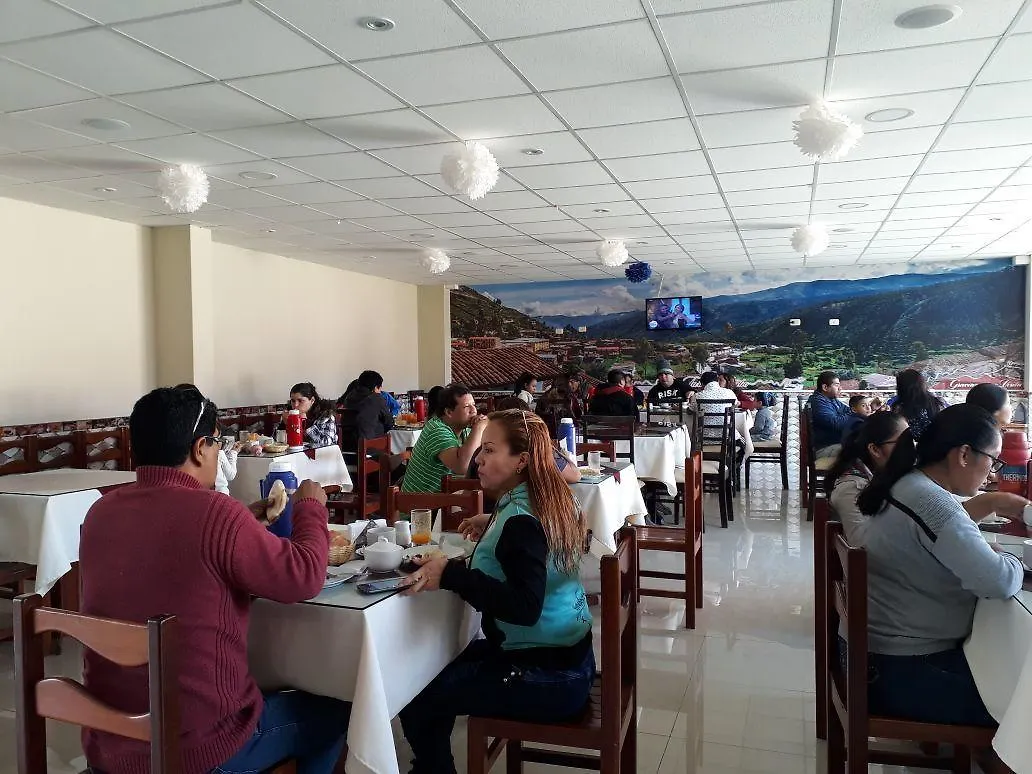 Hotel El Vuelo Del Condor Tarma 3*,